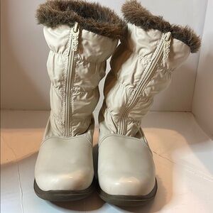 D-Totes Cream Winter Rain Boots with Plush Trim